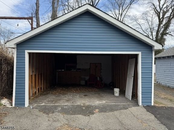3rd image of 525 Argyle Ave