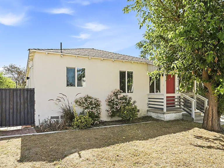 6528 Beeman Ave — Photo 15