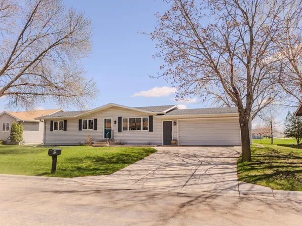 319 Eleanor Ave, Morris, MN 56267