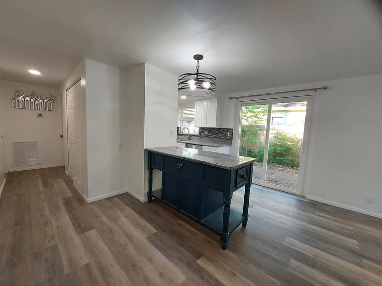 1071 Highland St — Photo 2