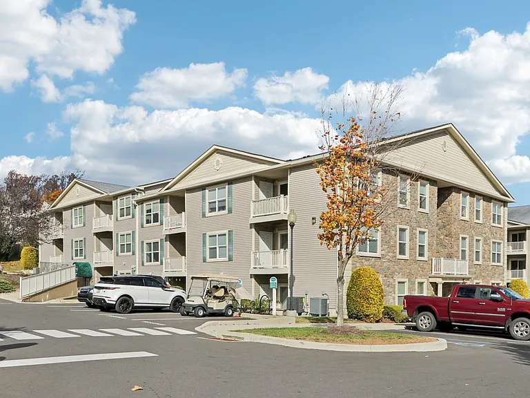 Summit Ridge Luxury Apartments — Photo 58