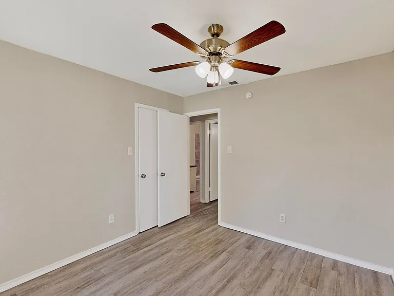 140 Trout St — Photo 32