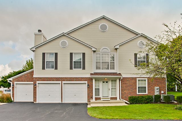 1st image of 561 Grosse Pointe Cir