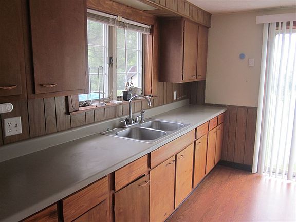 5th image of 121 W Hatfield St