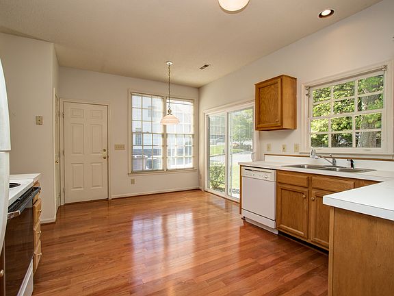 3rd image of 86 Park Village Ln