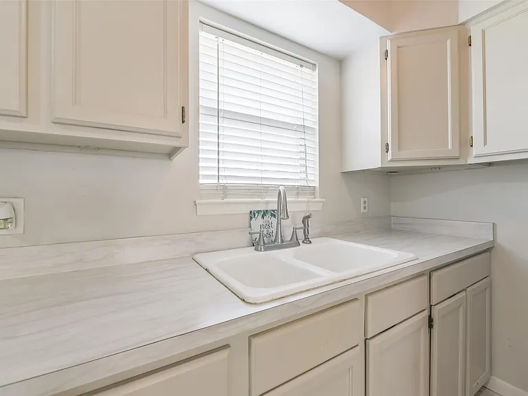 5514 Vickita Dr — Photo 15