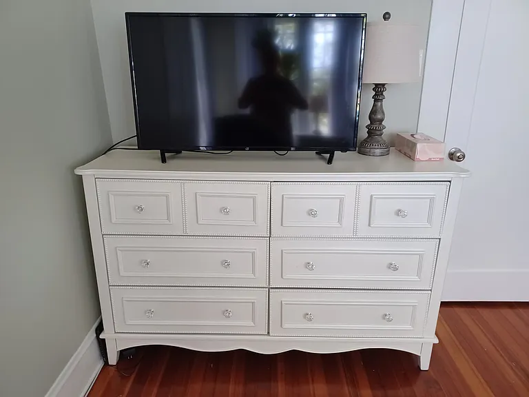 TV & Dresser