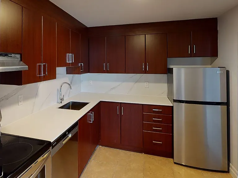 435 Albert St — Photo 37