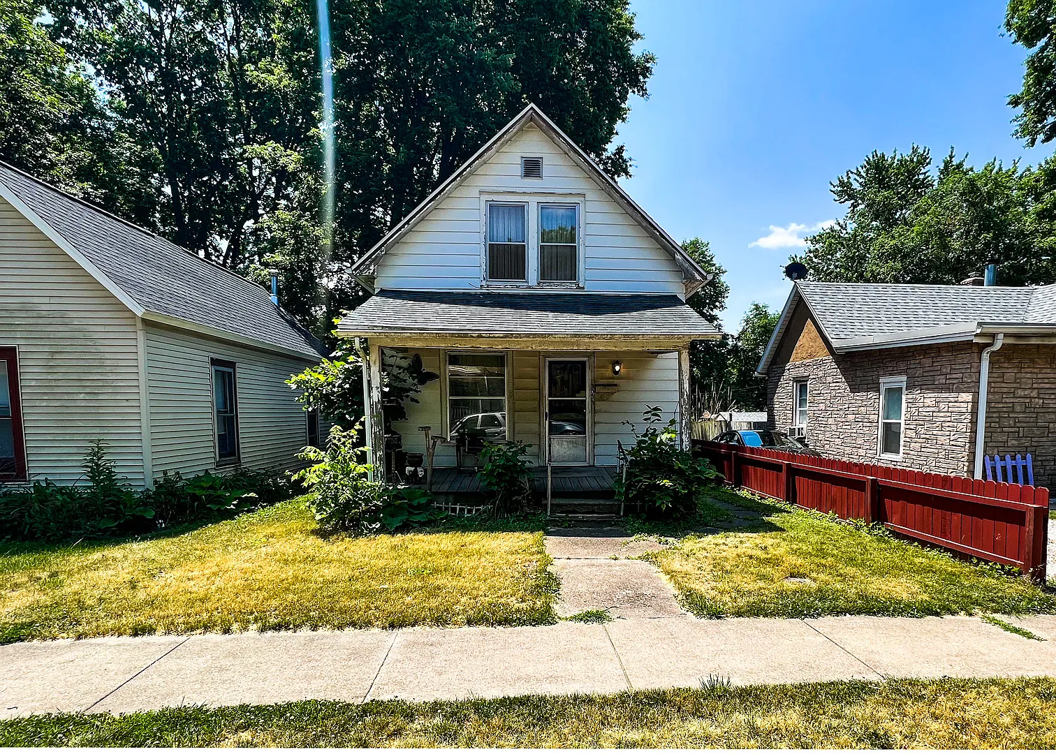 305 1/2 W Eureka St photo 1