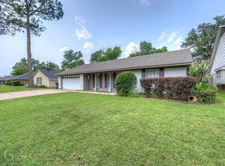 10002 Village Green Dr, Shreveport, LA 71115