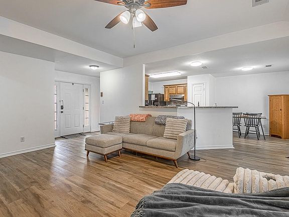 5th image of 106 Barker St