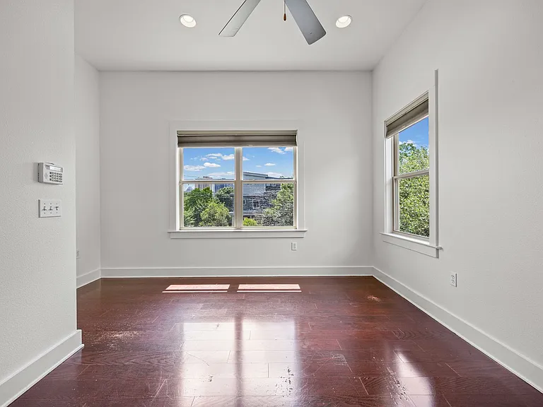 1301 San Bernard St — Photo 10