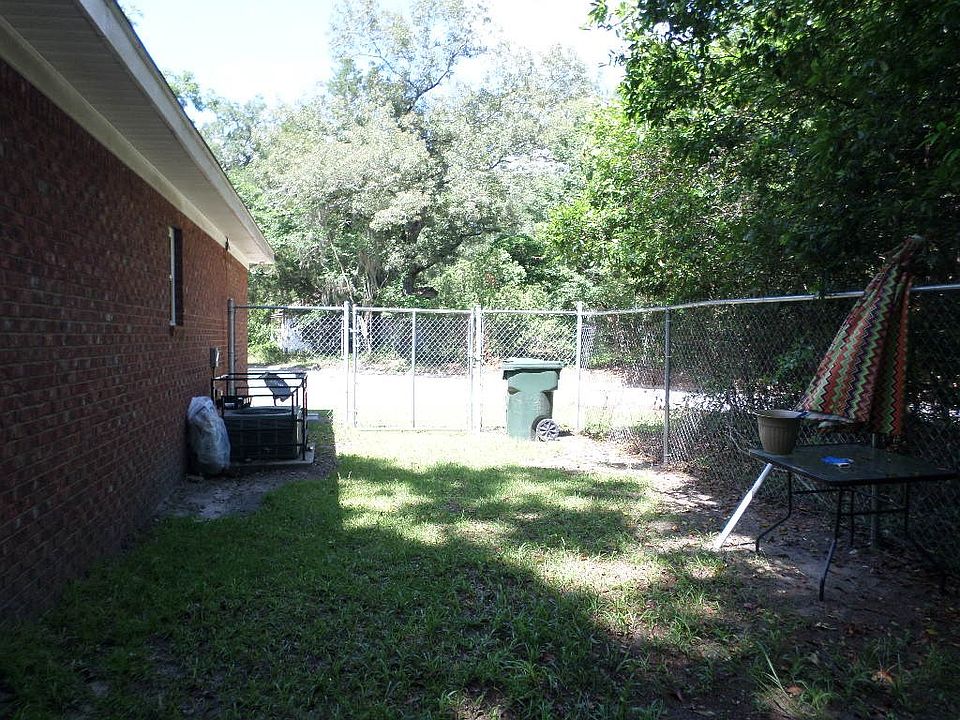 2nd image of 1116 E River Rd
