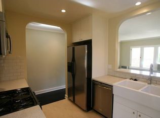 673 E Woodbury Rd, Altadena, CA 91001