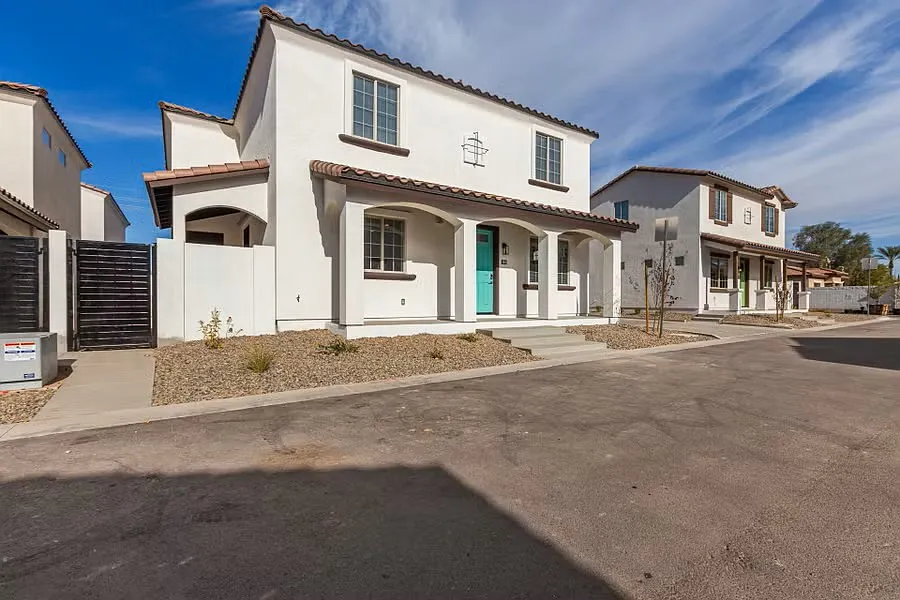 7621 E University Dr #108