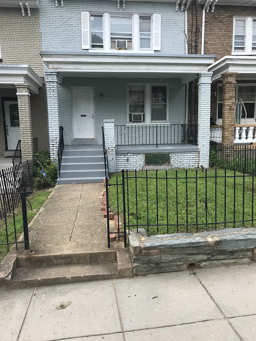 413 Emerson St NW photo 1