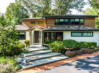 15 Cedar Ln, Sands Point, NY 11050