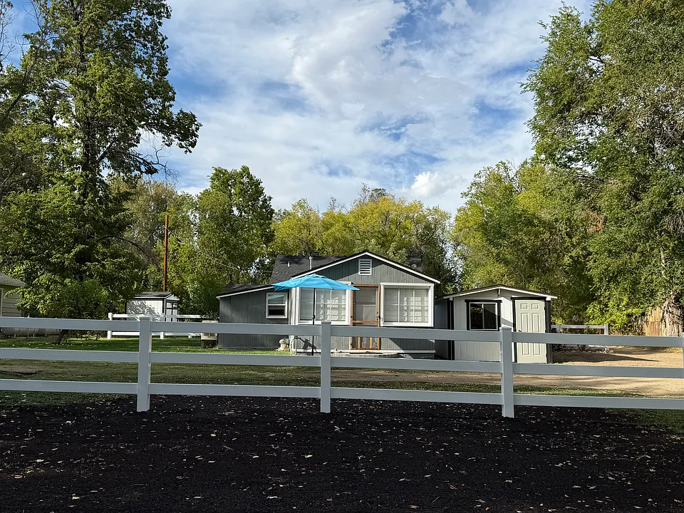 360 McLaren Ln