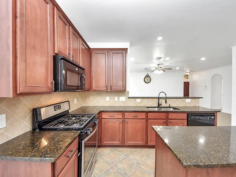 7330 Jacobs Well Dr — Photo 21