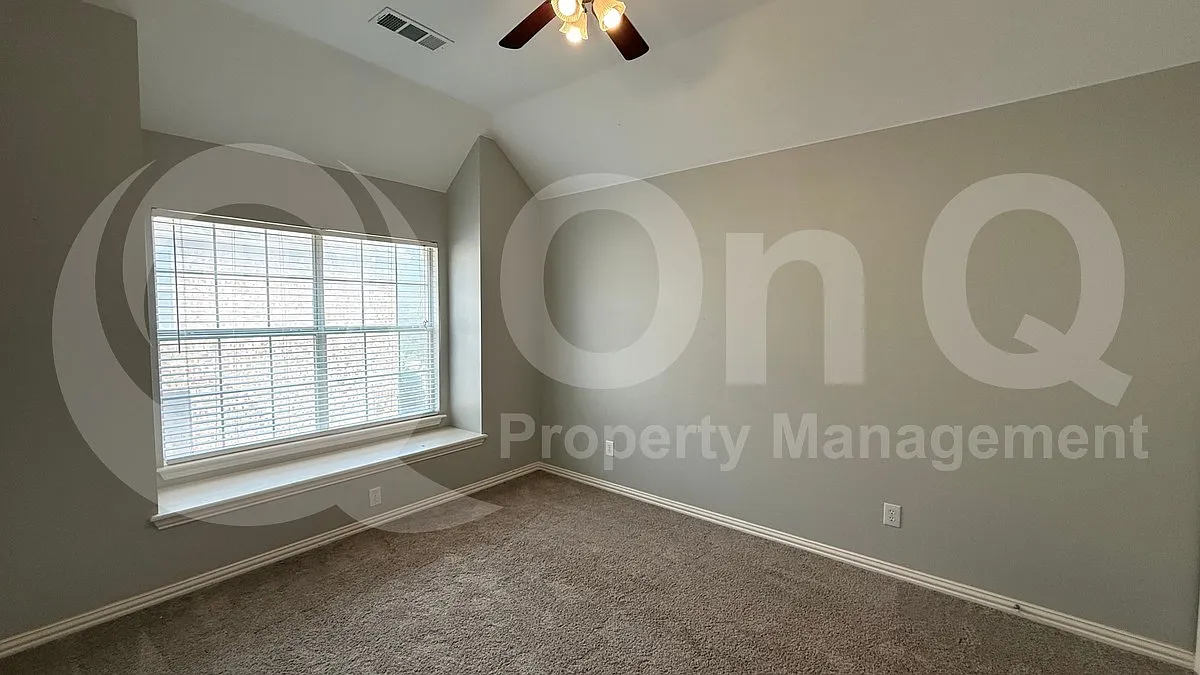 5 bed, 4.0 bath, 3281 sqft, $3,195 — Photo 4