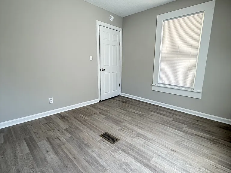919 N Walnut St — Photo 7