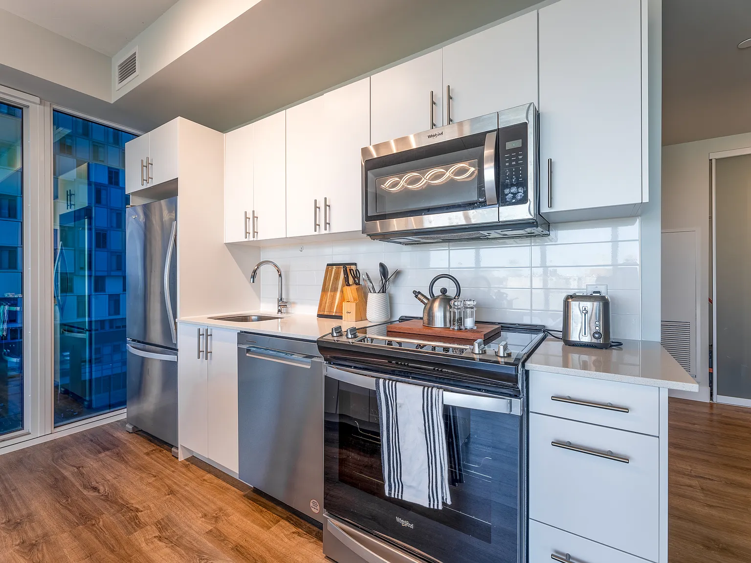 80 Bond St. E. — Photo 1