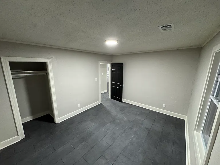 2379 Saratoga Ave — Photo 11
