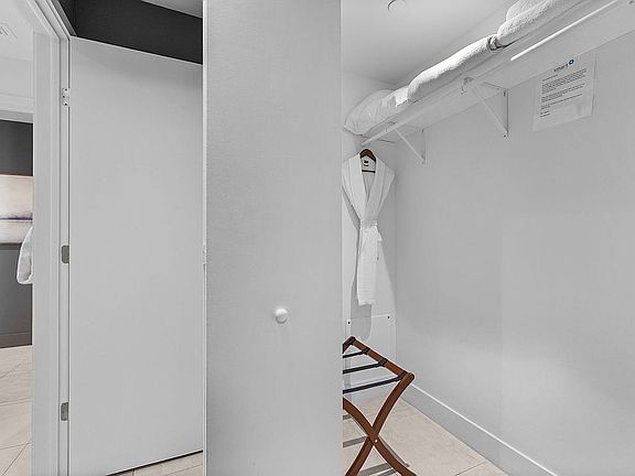 4th image of 239 SW 9th St #1817