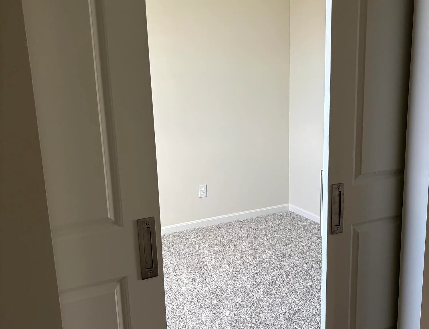 4 bed, 2.5 bath, 2062 sqft, $2,500 — Photo 4