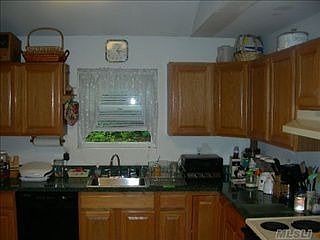 4th image of 38 Pinegrove Ave