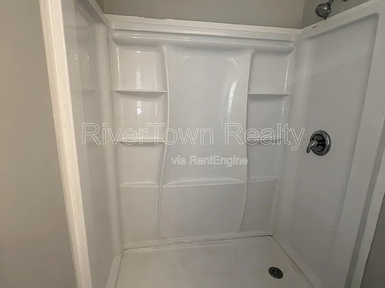 1746 Eldridge Ave — Photo 10