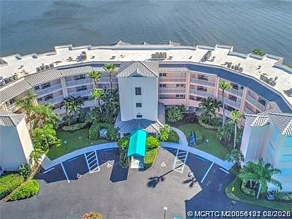 2 bed, 2.0 bath, 1204 sqft, $7,500 — Photo 2