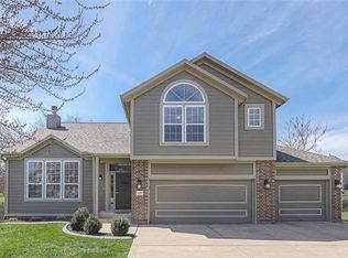 1807 Gunner Ave, Greenwood, MO 64034