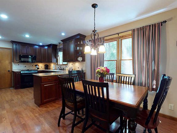 3rd image of 3449 Woodfield St