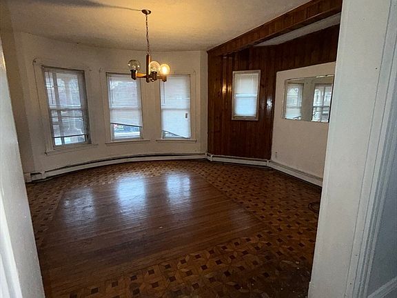 3rd image of 31 Rosedale St
