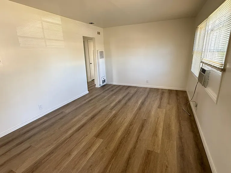 5541 Welland Ave — Photo 6