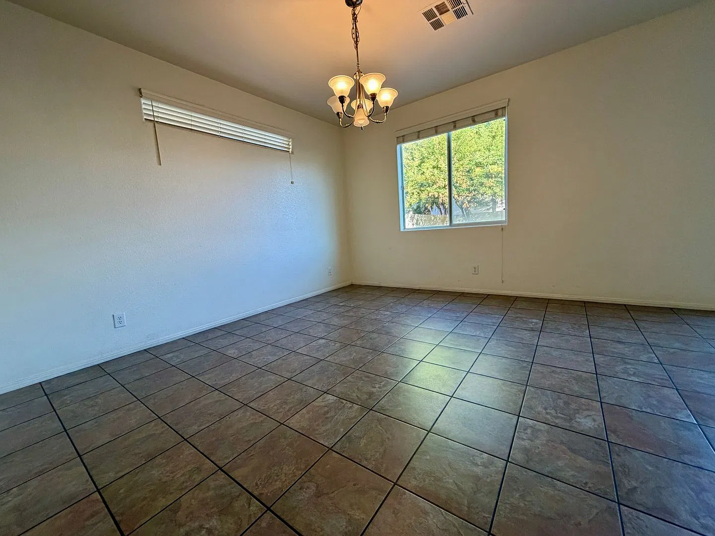 4 bedroom across from Desert Pines Golf Club — Photo 4