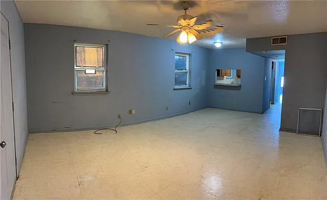 3 bed, 2.5 bath, 1500 sqft, $1,300 — Photo 4