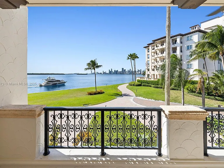 4924 Fisher Island Dr #4924 — Photo 44
