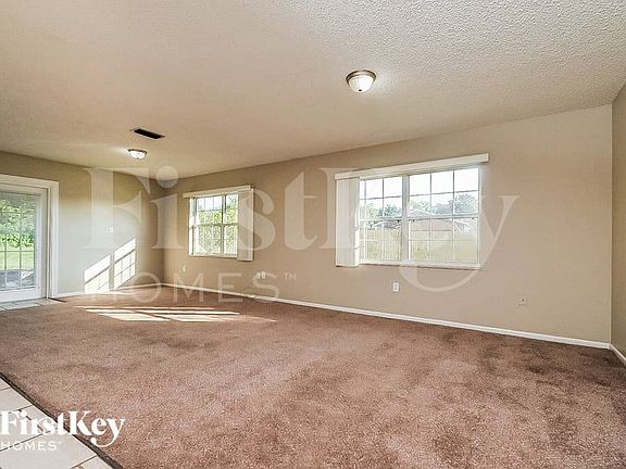 3rd image of 839 Sherwood Dr