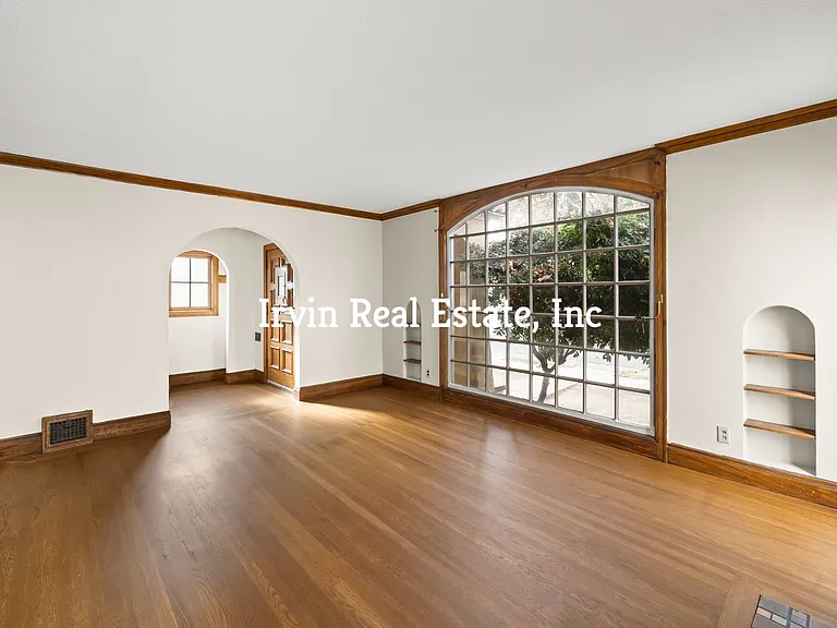 1353 Pine St — Photo 2