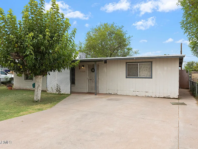 1620 W Roeser Rd — Photo 2