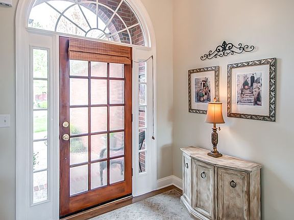 4th image of 2031 N Amber Dr