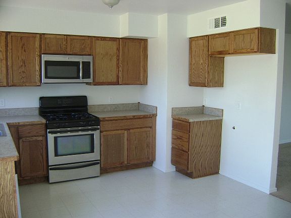 3rd image of 2835 E McVicar Ave