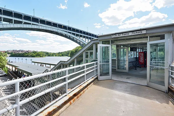 Sold by REMAX Distinguished Homes | media 8