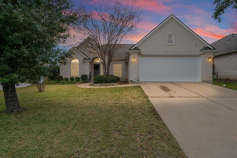 1st image of 920 Savanna Ln