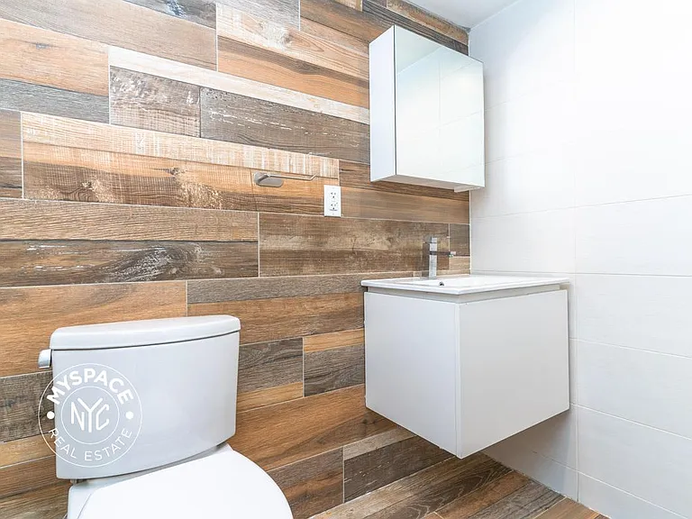 256 Irving Ave #2R — Photo 4