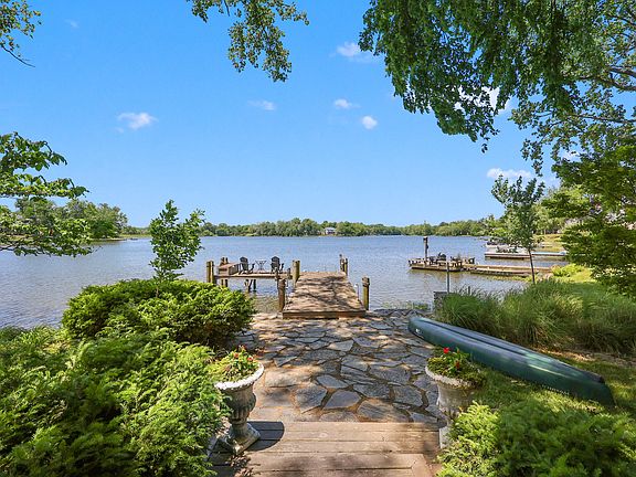 3rd image of 2132 Island Dr