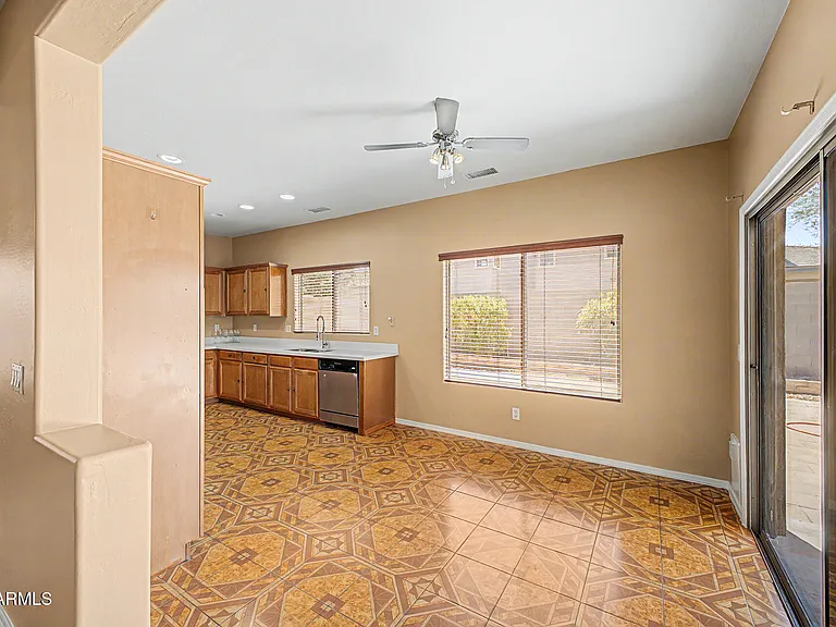5329 W La Salle St — Photo 15