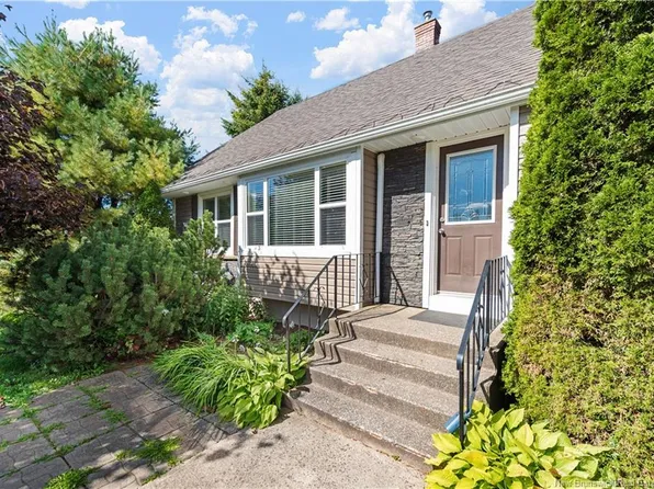 3281 Mountain Rd, Moncton, NB E1G 4T4
